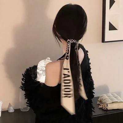 下山后，绝世美女非要拜我为师